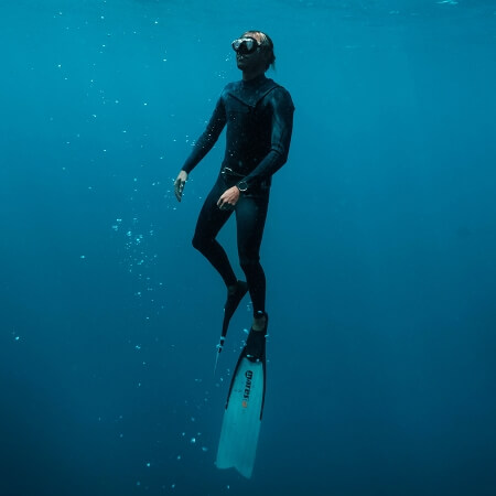 Wetsuit for diving and freediving to surface watersports